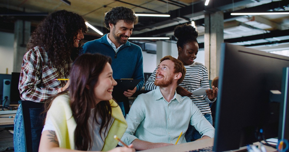 Moment,Of,Interns,Listening,Carefully,To,Experienced,Manager,Or,Salesman.